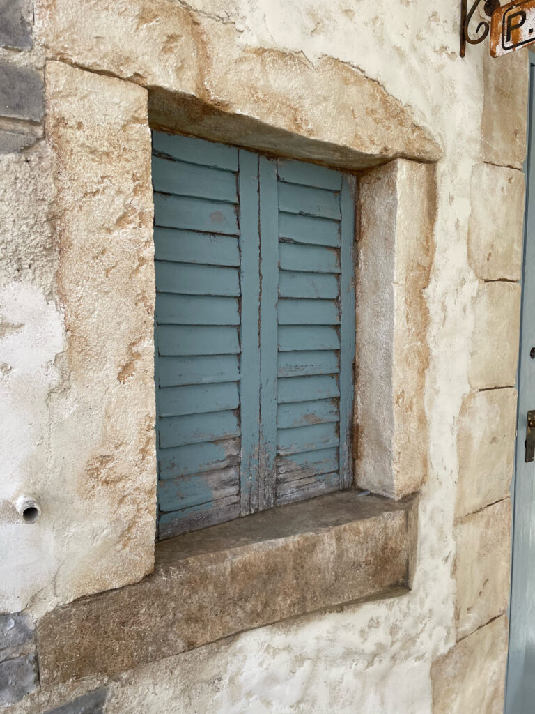 モルタル小屋